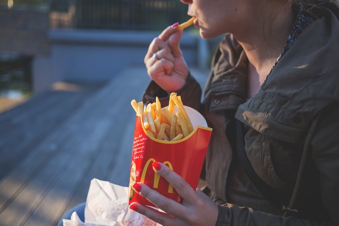 Sağlıklı Yaşam İçin Sağlıklı Beslen! Fast Food Tüketmeyi Bırakmanın Vücudumuza Olan 6 Faydası!