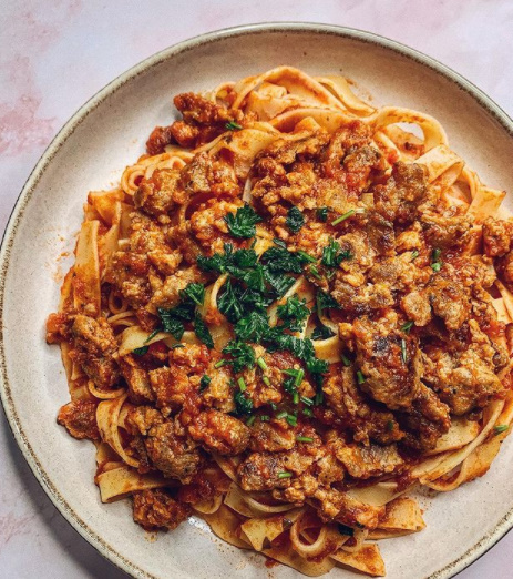 Kendinizi Şımartmak İstediğinizde Yapabileceğiniz En Lezzetli Makarna: Spagetti Bolonez🍝