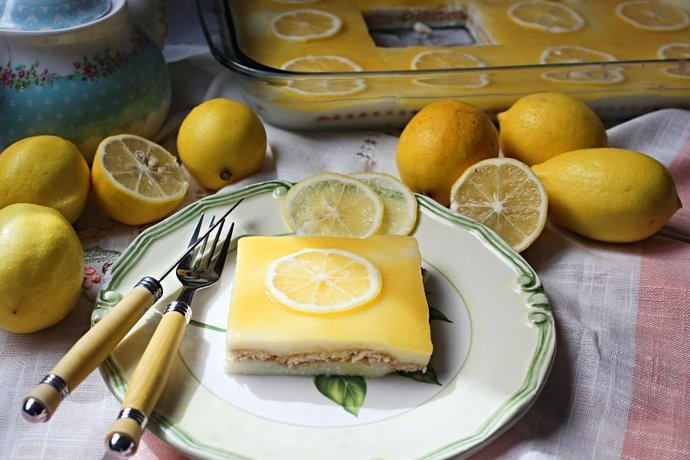 Tadı Damakta Kalacak Limonlu Bisküvili Pasta Tarifi!