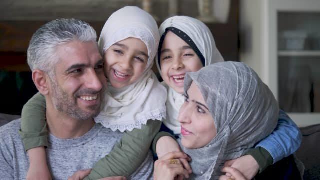 Aile İlişkilerini Güzelleştirecek 5 Sünnet Davranış!