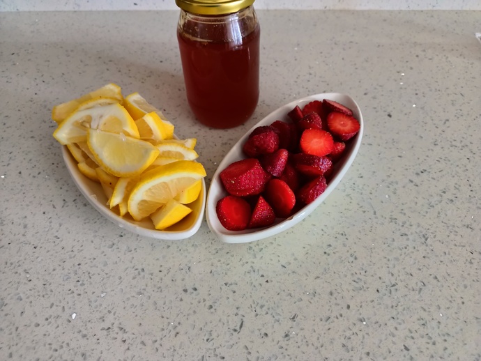 İftara Buz Gibi Limonata Yapmaya Var mısınız? Çilekli Limonata Tarifi!