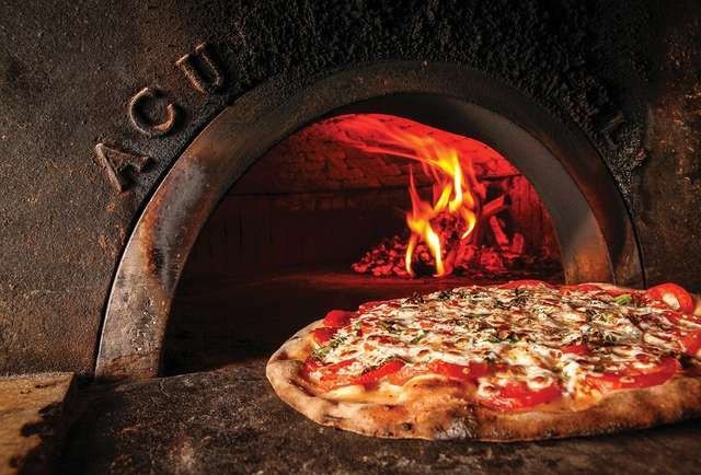 Bir Oturuşta Bitireceğiniz Nefis Pizza Tarifi