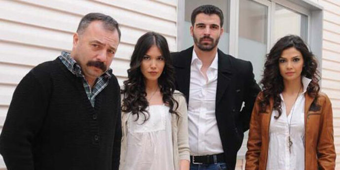 Nerede Bee O Eski Neşeli Günler Dedirten Komik Türk Dizileri