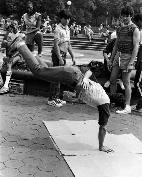 Hiphop ve 4 Elementi: Rap, DJ (Scratching), Breakdance, Graffiti