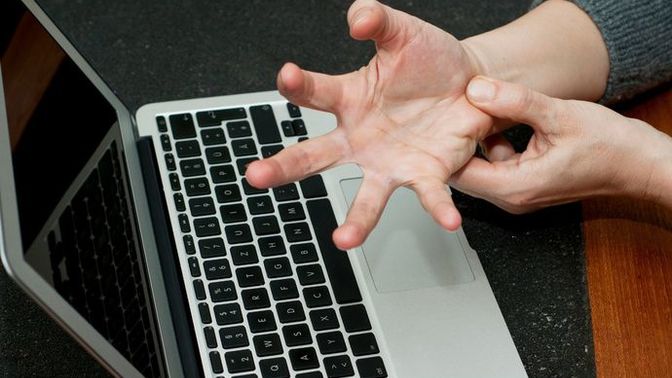 Teknoloji Bağımlılığının Neden Olduğu RSI Hastalığı Nedir?