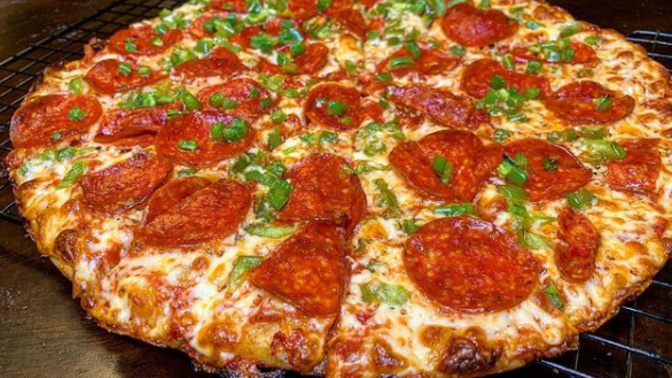 İtalyan Mutfağını Sevenlerin Bayılacağı Lezzet: Pepperoni Pizza Tarifi 🍕