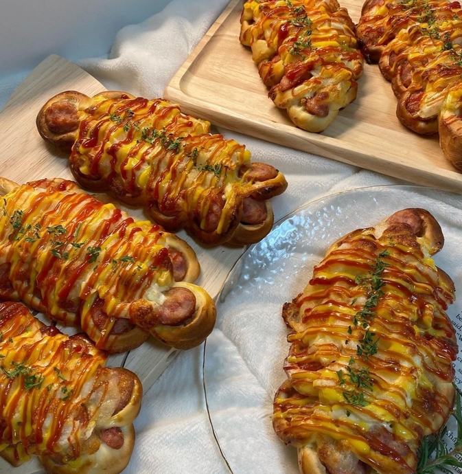 Yumuşacık Hamuru Ve Nefis Lezzetiyle Sosisli Pizza Poğaça