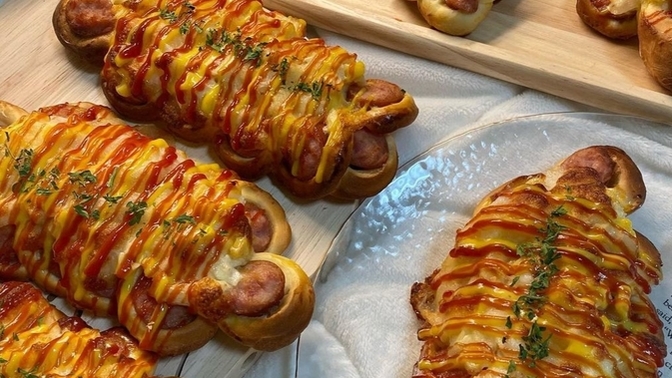 Yumuşacık Hamuru Ve Nefis Lezzetiyle Sosisli Pizza Poğaça