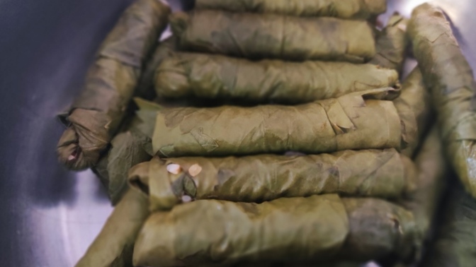 Yaprak Sarmasını Bir De Böyle Deneyin: Bulgurlu Yaprak Sarması