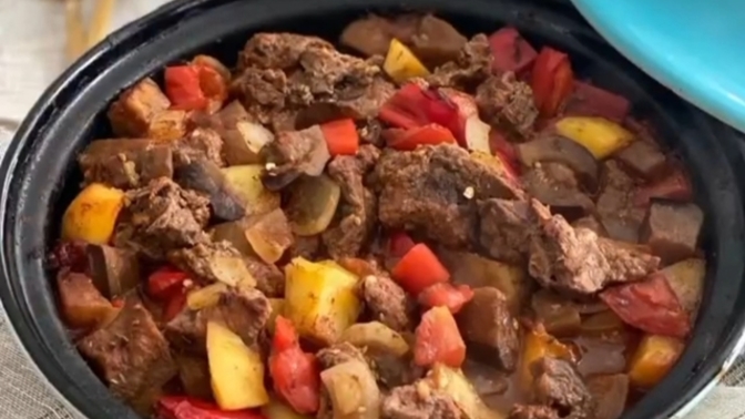 Lokum Kıvamında Yumuşacık Eti ile Lokanta Usulü Tas Kebabı Tarifi