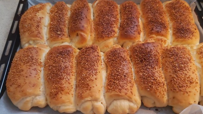 Bayram Kahvaltısında Simit Mi Poğaça Mı İsterseniz? İkisinden De Vazgeçemeyenlere Simit Poğaça Tarifi