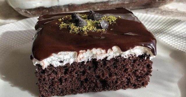 Altın Günlerinin Vazgeçilmezi: Nefis Ağlayan Kek Tarifi!