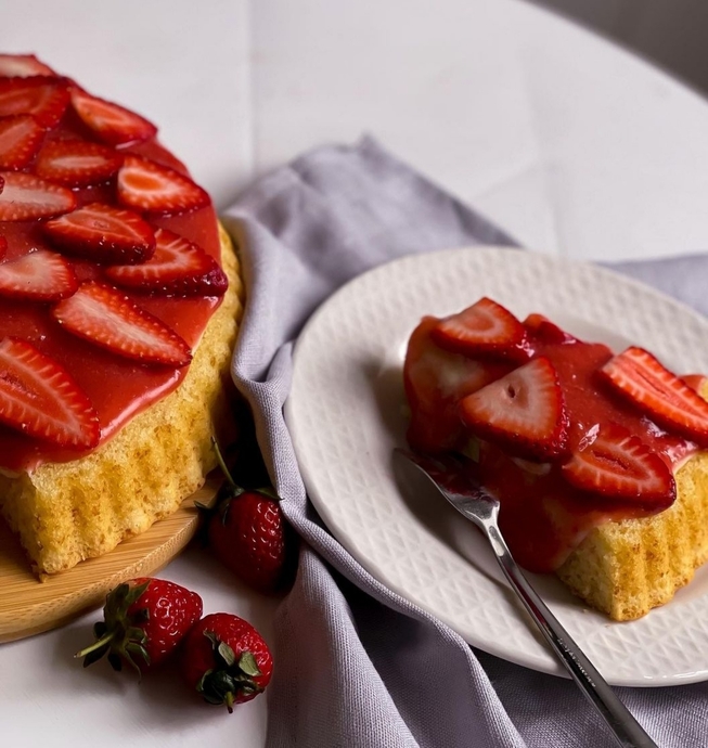 Görüntüsüyle Gözleri, Lezzetiyle Ağızları Tatlandıran Lezzet: Çilekli Tart Kek🍓🥧