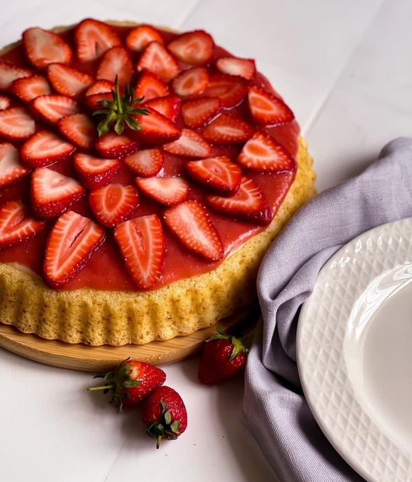 Görüntüsüyle Gözleri, Lezzetiyle Ağızları Tatlandıran Lezzet: Çilekli Tart Kek🍓🥧
