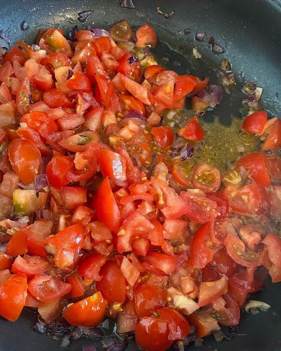 Pratik Yemek İsteyenler İçin Domates Soslu Makarna Tarifi