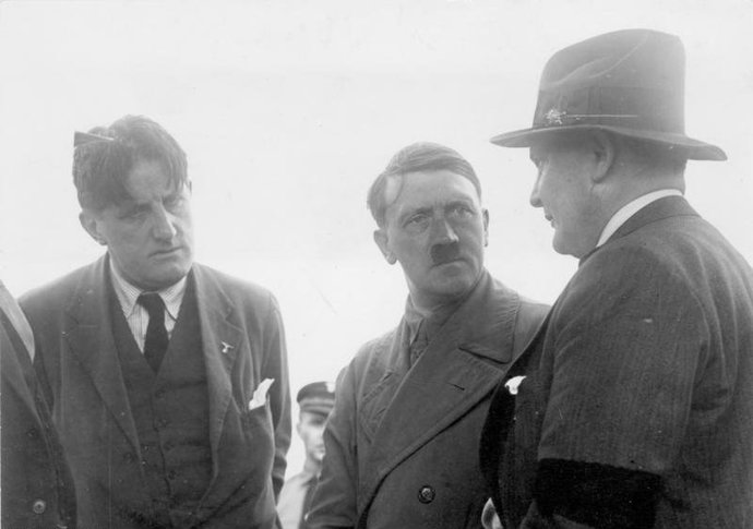 Bir Ressam, Asker, Ajan, Politikacı, Aşık, Sanatçı: Hitler ve II. Dünya Savaşı Üzerine!