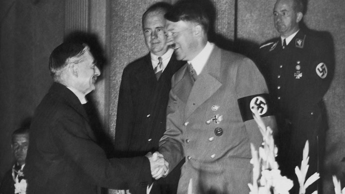 Bir Ressam, Asker, Ajan, Politikacı, Aşık, Sanatçı: Hitler ve II. Dünya Savaşı Üzerine!