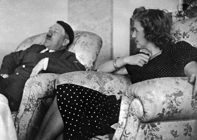 Bir Ressam, Asker, Ajan, Politikacı, Aşık, Sanatçı: Hitler ve II. Dünya Savaşı Üzerine!