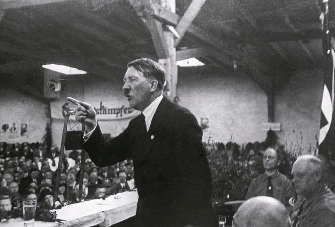 Bir Ressam, Asker, Ajan, Politikacı, Aşık, Sanatçı: Hitler ve II. Dünya Savaşı Üzerine!