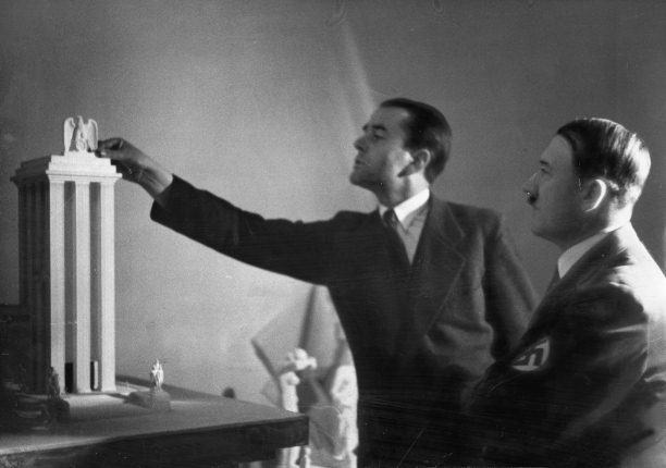 Bir Ressam, Asker, Ajan, Politikacı, Aşık, Sanatçı: Hitler ve II. Dünya Savaşı Üzerine!