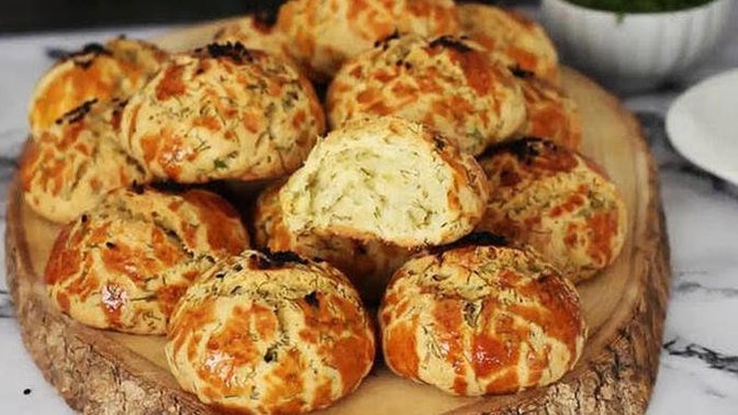 Kahvaltı Sofralarını Renklendiren Lezzet: Dereotlu Poğaça Nasıl Yapılır?