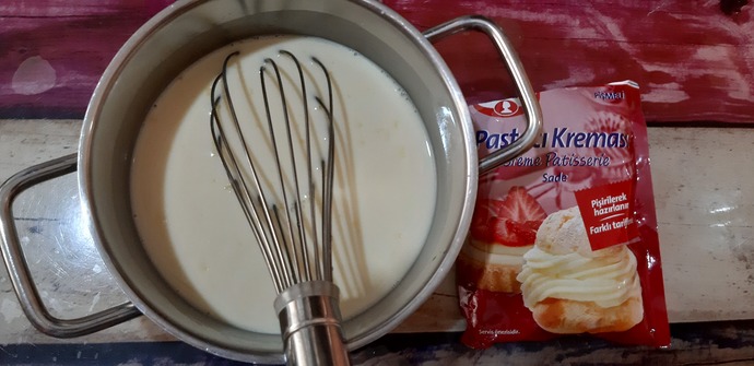 Ekler Pastanın En Pratik Halini Sizlerle Buluşturuyorum: Kedidili Ekler Pasta Nasıl Yapılır?