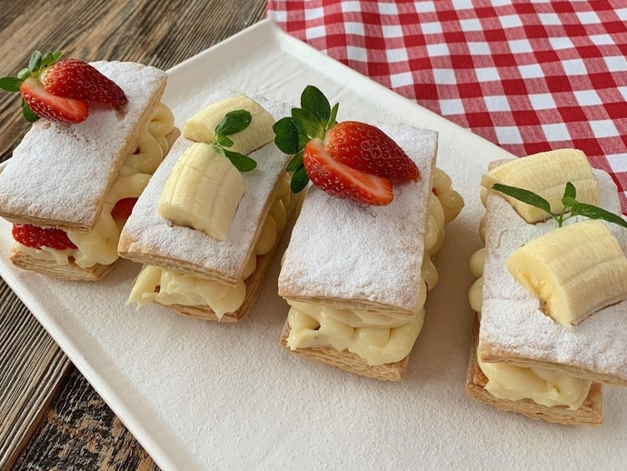 Çıtır Katlar Arasındaki Büyük Mutluluk: Milföy Pasta🍓🍌