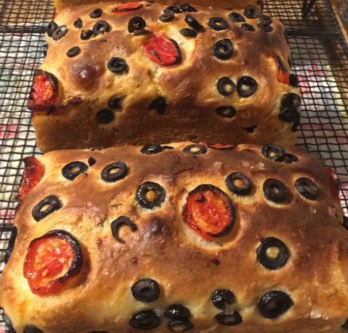 Pişerken Kokusu Tüm Evi Saran Bir Lezzet: Focaccia Ekmeği 🍞