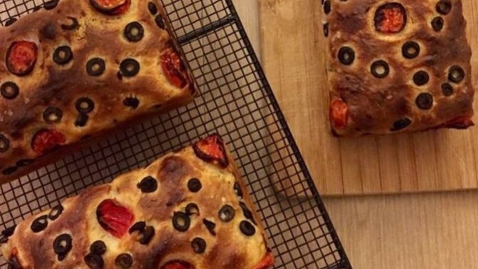 Pişerken Kokusu Tüm Evi Saran Bir Lezzet: Focaccia Ekmeği 🍞