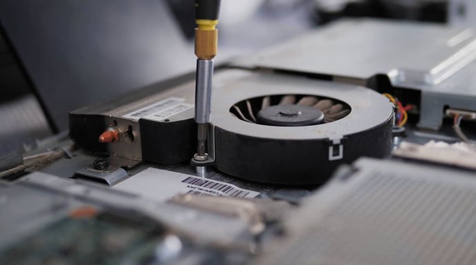 Isınan ve Kapanan Laptop için Temizlik Rehberi