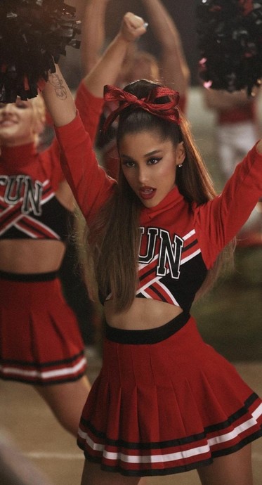 Ariana Grande Ve Değişen Eyeliner Evrimi