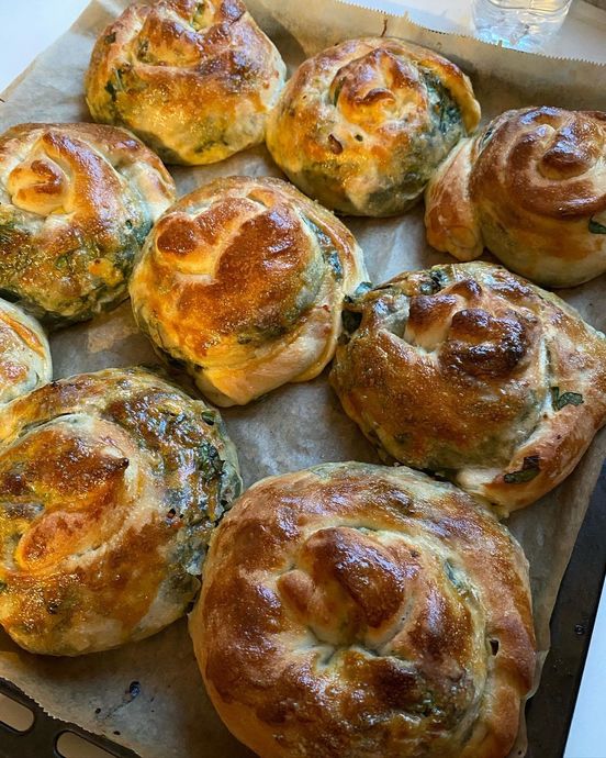 Pazar Kahvaltısına Harika Bir Börek Yapmak İsteyenlere Ispanaklı Börek Tarifi