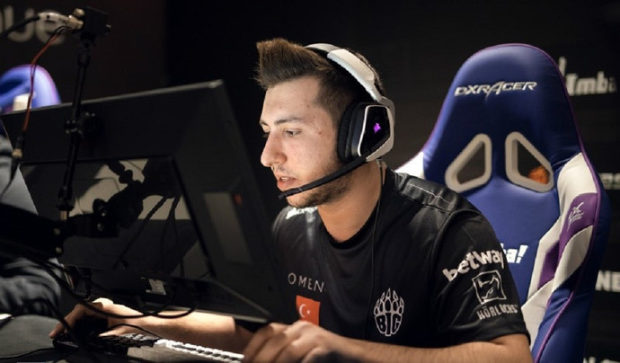 Oyunculuğunu Geliştirmek İsteyenler İçin Counter-Strike Global Offensive Rehberi: Orta Seviye!