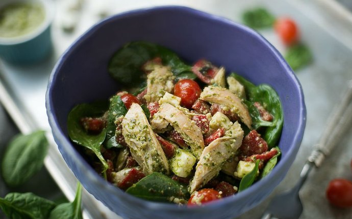 Formunu Korumak İsteyenlere: Farklı, Diyet Dostu ve Doyurucu Salata Tarifleri!