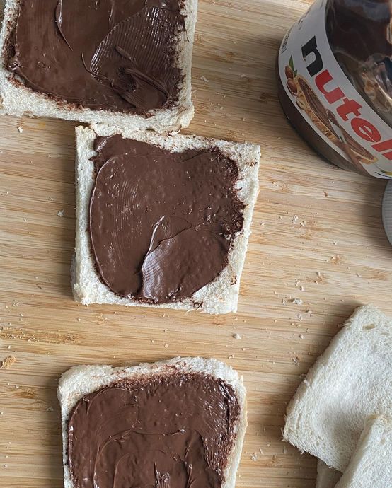 Pratik Bir o Kadar Lezzetli Nutellalı Rulo Tatlı