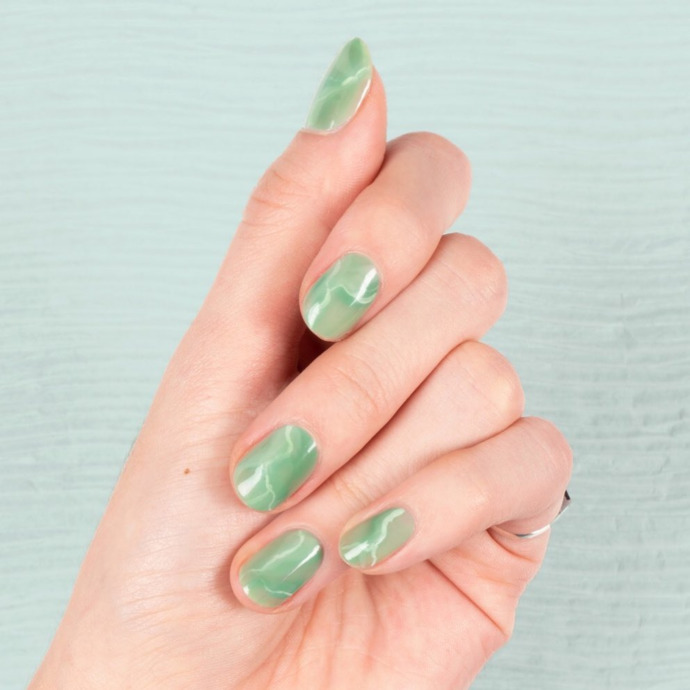 Kızlar Toplanın! Yaz İçin İçinizi Açacak Cıvıl Cıvıl Oje Önerilerim Var 💅