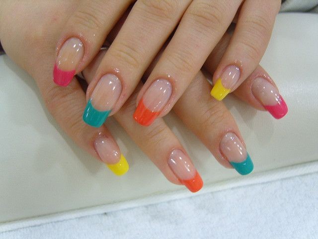 Kızlar Toplanın! Yaz İçin İçinizi Açacak Cıvıl Cıvıl Oje Önerilerim Var 💅