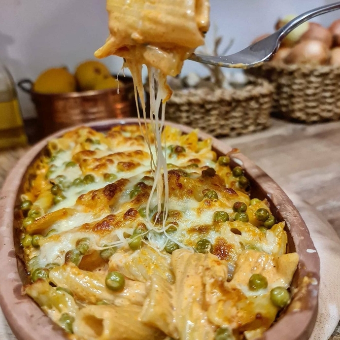 Normal Makarnalardan Sıkılanlara Özel: Güveçte Soslu Makarna Tarifi