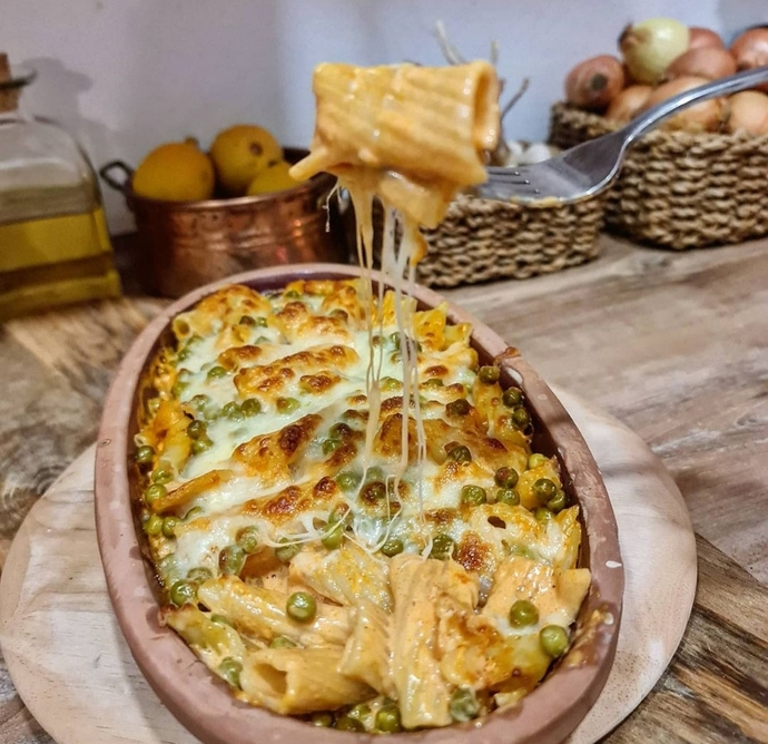 Normal Makarnalardan Sıkılanlara Özel: Güveçte Soslu Makarna Tarifi