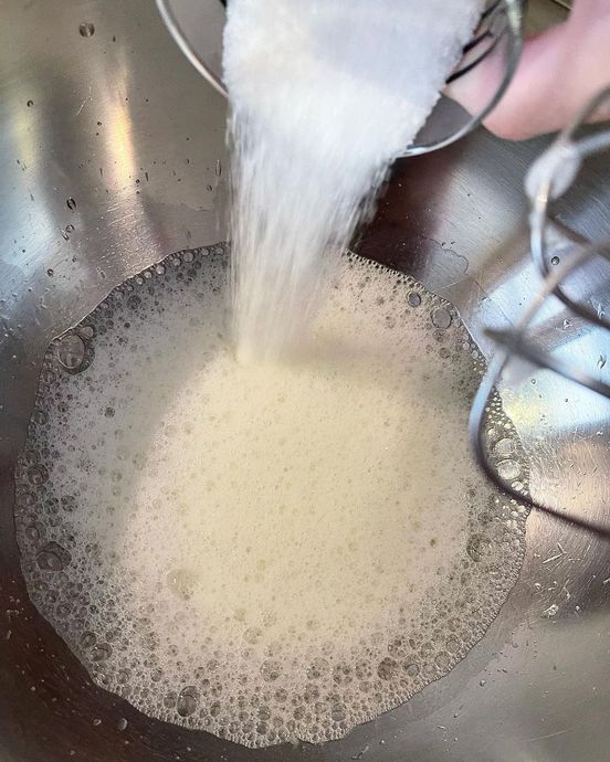 Enfes Pastacı Kremasıyla Muhteşem Bir Lezzet Çilekli Pandispanya Rulo