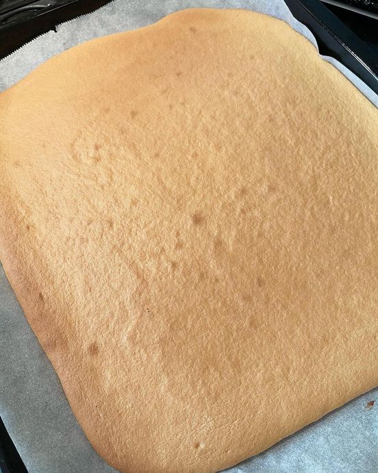 Enfes Pastacı Kremasıyla Muhteşem Bir Lezzet Çilekli Pandispanya Rulo