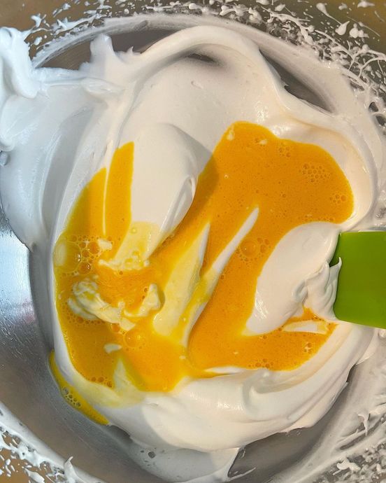 Enfes Pastacı Kremasıyla Muhteşem Bir Lezzet Çilekli Pandispanya Rulo