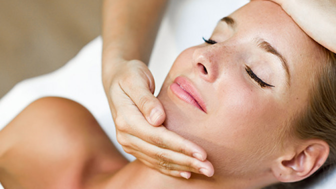 Sizi Göz Çevrenizdeki Kırışıklıklardan Kurtaracak Bir Japon Masajı: Shiatsu
