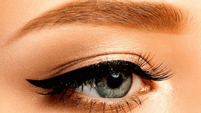 Kusursuz Bir Eyeliner Çekmek Çok Kolay!