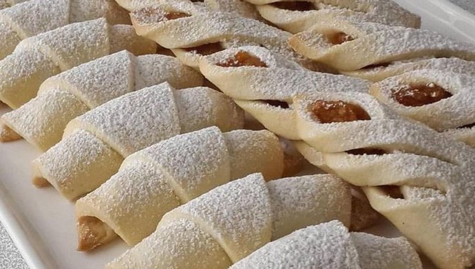 Geçmiş Zaman Olur Ki: Okul Partilerinin Vazgeçilmez Yiyeceklerini Değerlendiriyoruz!