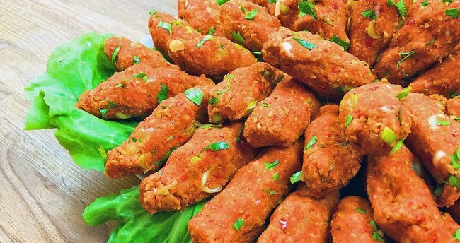 Geçmiş Zaman Olur Ki: Okul Partilerinin Vazgeçilmez Yiyeceklerini Değerlendiriyoruz!