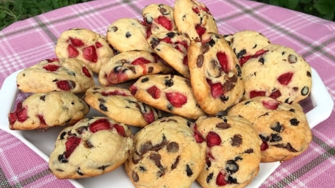 Dışı Kıtır Kıtır, İçi Yumuş Yumuş: Çikolata Parçalı, Çilekli Kurabiye🍪🍓