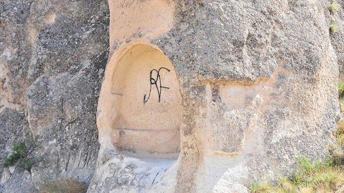 UNESCO Dünya Mirası Peri Bacalarında Sprey Boyalı Rezalet! İnsanlığımızın Hali Ne Olacak Böyle?