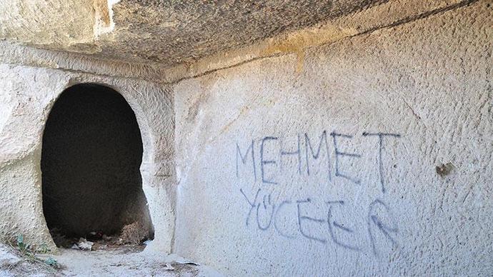 UNESCO Dünya Mirası Peri Bacalarında Sprey Boyalı Rezalet! İnsanlığımızın Hali Ne Olacak Böyle?