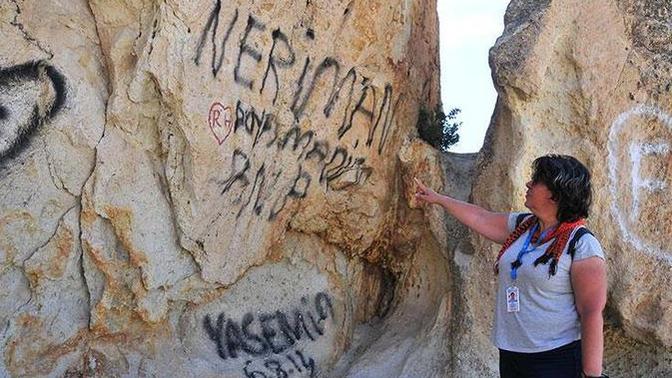 UNESCO Dünya Mirası Peri Bacalarında Sprey Boyalı Rezalet! İnsanlığımızın Hali Ne Olacak Böyle?